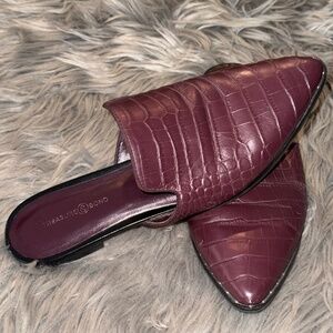 EUC Treasure & Bond Burgundy Croc Embossed Leather Slip on Mule Size 8.5